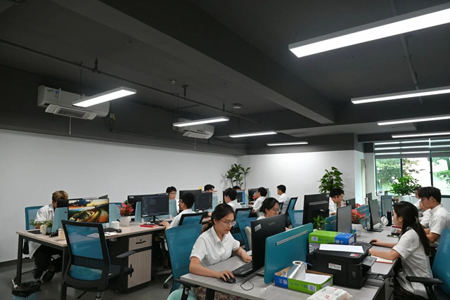 數字中心辦公室.jpg